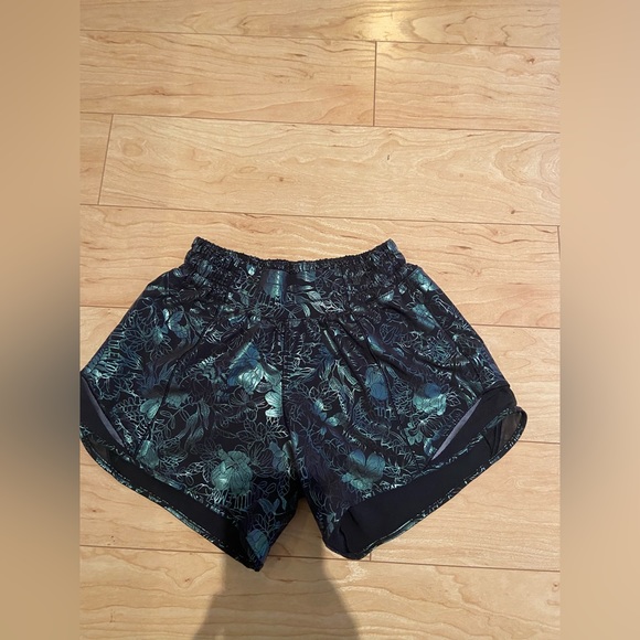 Brand new Lululemon shorts size 2 - Picture 3 of 3